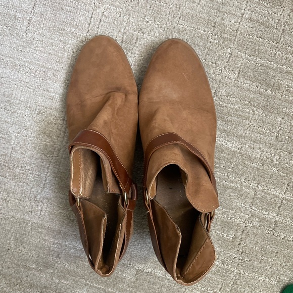 AMERICAN EAGLE BROWN SUEDE ANKLE BOOTS 8.5 - Picture 3 of 6